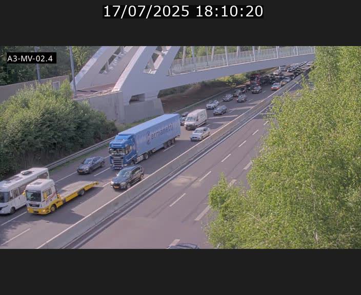 Webcam autoroute de la France (A3) au Luxembourg à Fentange, à proximité de la Croix de Gasperich. Vue orientée vers la Cloche d'Or