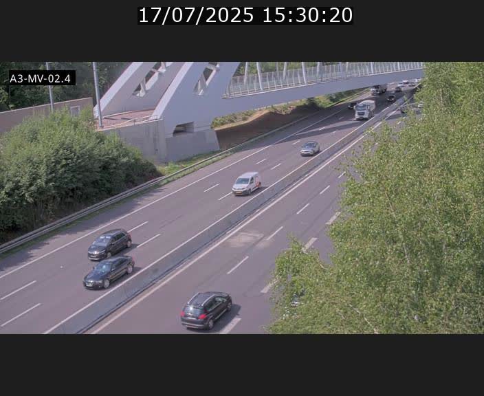 Webcam autoroute de la France (A3) au Luxembourg à Fentange, à proximité de la Croix de Gasperich. Vue orientée vers la Cloche d'Or