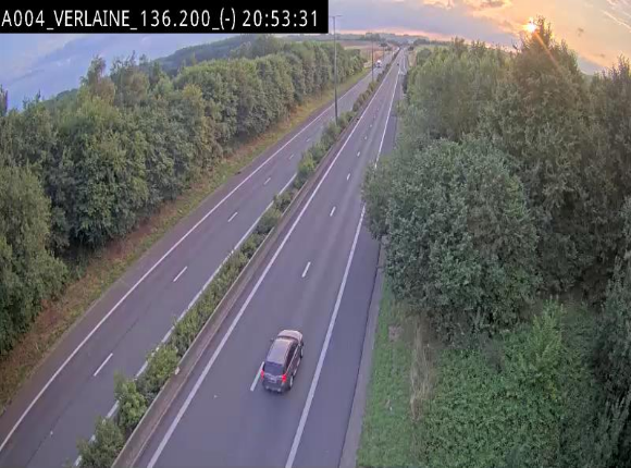 Webcam sur l'E411 à hauteur du pont surplombant la N40, à proximité de la sortie 26 Verlaine - Libramont-Chevigny. Vue orientée vers Namur