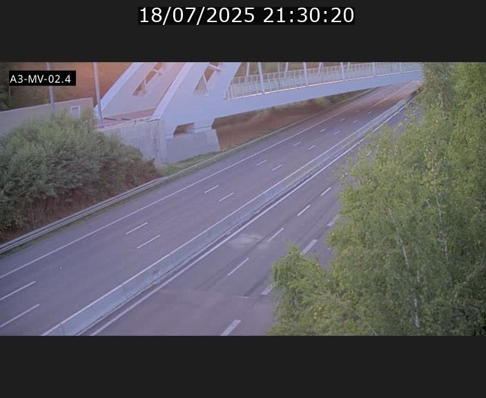 Webcam autoroute de la France (A3) au Luxembourg à Fentange, à proximité de la Croix de Gasperich. Vue orientée vers la Cloche d'Or
