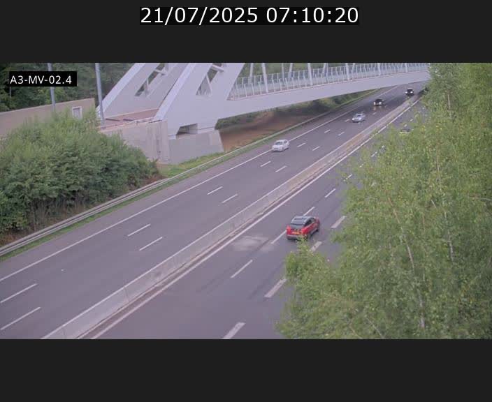 Webcam autoroute de la France (A3) au Luxembourg à Fentange, à proximité de la Croix de Gasperich. Vue orientée vers la Cloche d'Or