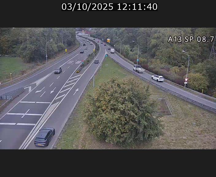 Traffic live webcam Luxembourg Jonction Lankelz - A13 direction Pétange - BK 8.7 