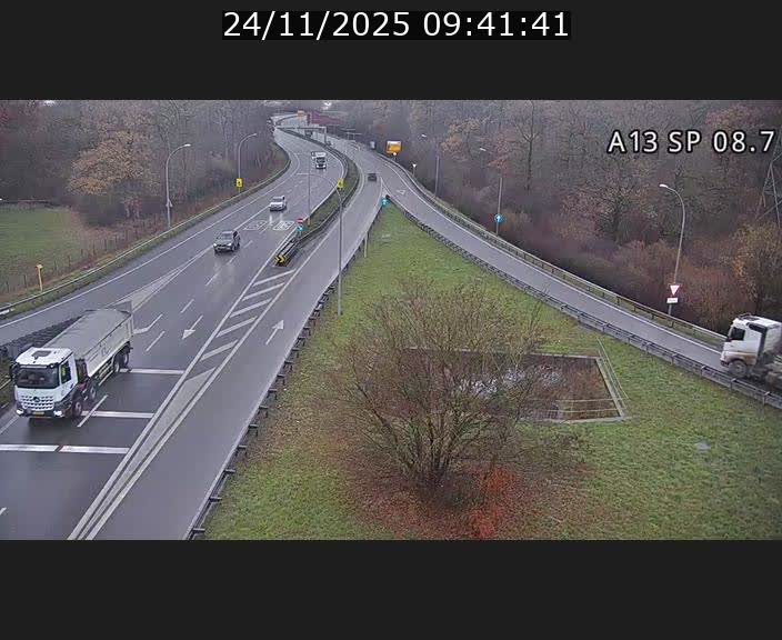 Traffic live webcam Luxembourg Jonction Lankelz - A13 direction Pétange - BK 8.7
