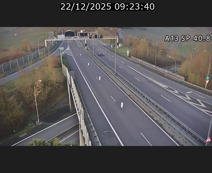 Webcam avec vue sur l'entrée côté allemand du tunnel Markusbierg à Schengen. Vue orientée vers le tunnel et Bettembourg