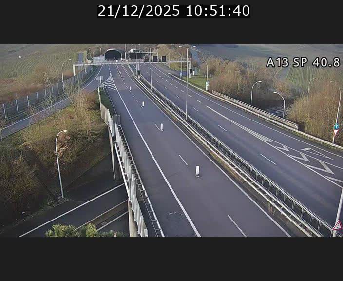 Webcam avec vue sur l'entrée côté allemand du tunnel Markusbierg à Schengen. Vue orientée vers le tunnel et Bettembourg