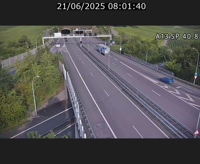 Webcam avec vue sur l'entrée côté allemand du tunnel Markusbierg à Schengen. Vue orientée vers le tunnel et Bettembourg