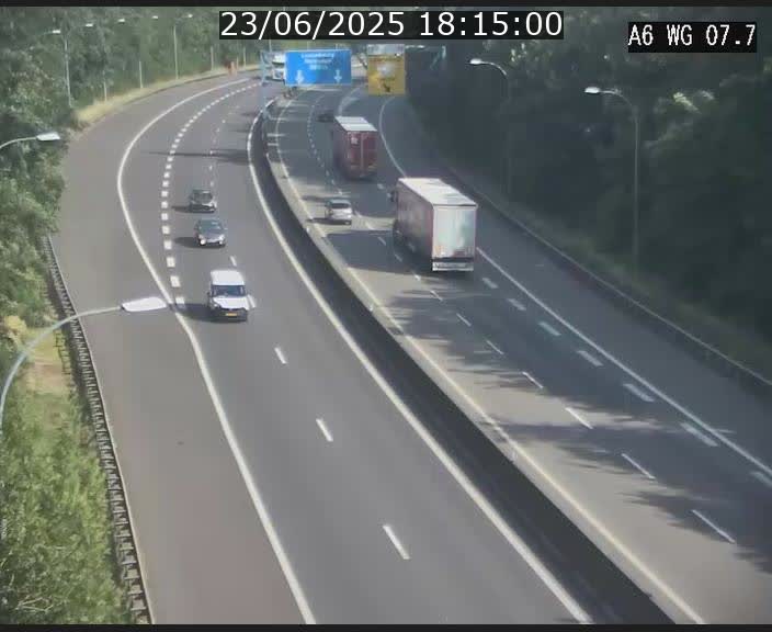 Traffic live webcam Luxembourg - Bridel - A6 - BK 7.7 - direction Belgique