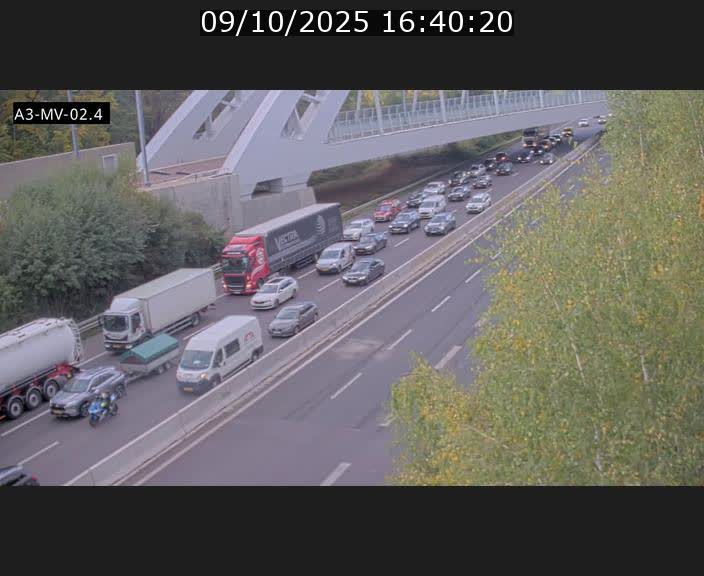 Webcam autoroute de la France (A3) au Luxembourg à Fentange, à proximité de la Croix de Gasperich. Vue orientée vers la Cloche d'Or