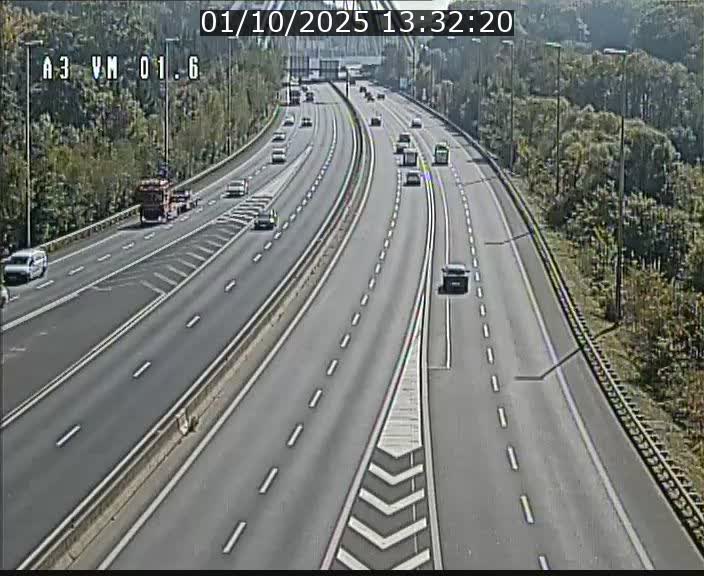 Traffic live webcam Luxembourg - Croix de Gasperich - A3 - BK 1.6 - direction France/Aire de Berchem