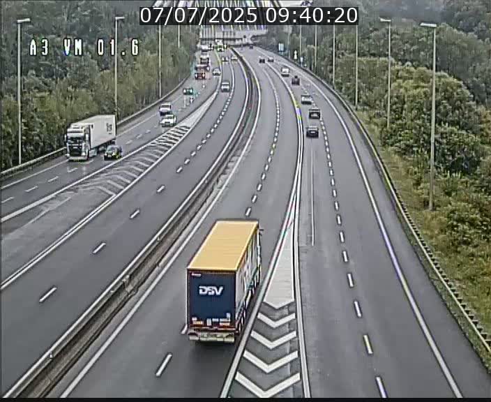 Traffic live webcam Luxembourg - Croix de Gasperich - A3 - BK 1.6 - direction France/Aire de Berchem
