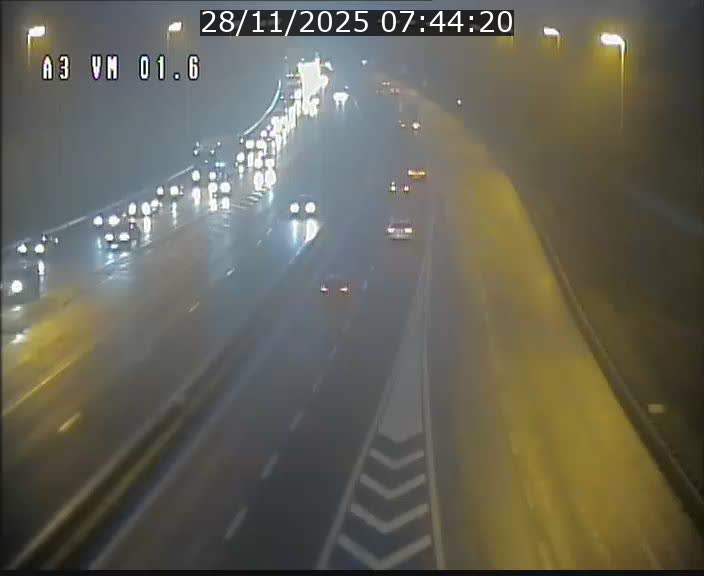 Traffic live webcam Luxembourg - Croix de Gasperich - A3 - BK 1.6 - direction France/Aire de Berchem