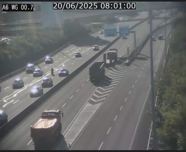Traffic live webcam Luxembourg Croix de Cessange - A6 - BK 0.7 - direction A3 France