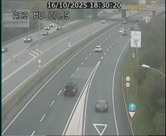 Traffic live webcam Luxembourg Croix de Gasperich - A3 - BK 0.4 - direction Luxembourg