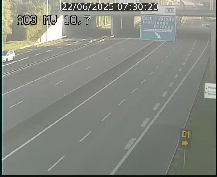 Traffic live webcam Luxembourg Croix de Bettembourg - A3 - BK 10.7 - direction France
