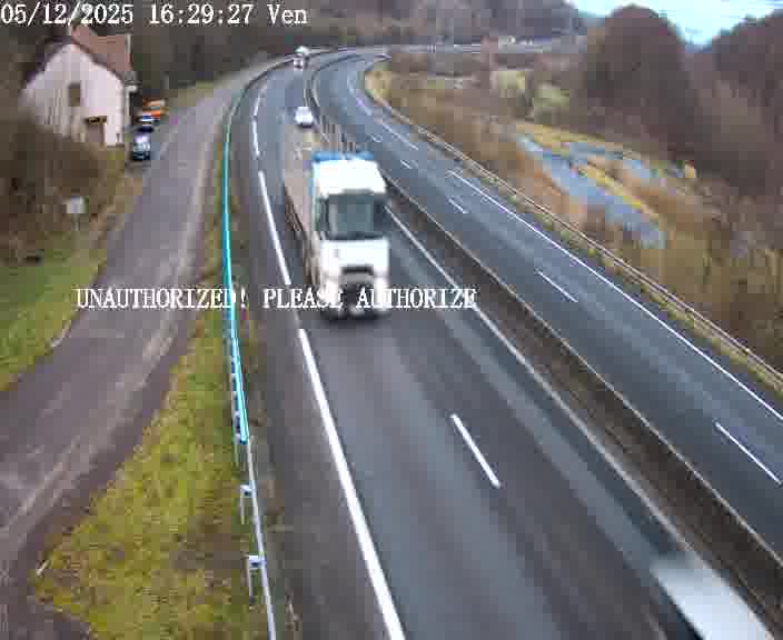 Webcam sur la D910 située dans la Côte des 4 vents. Vue orientée vers le bas, vers Saint-Avold.