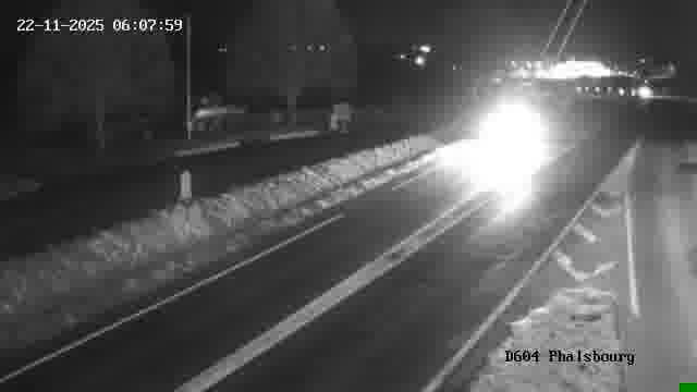 Webcam de surveillance sur D604 (France) à Phalsbourg, cadrée vers Phalsbourg, proposant une information routière utile aux déplacements quotidiens.