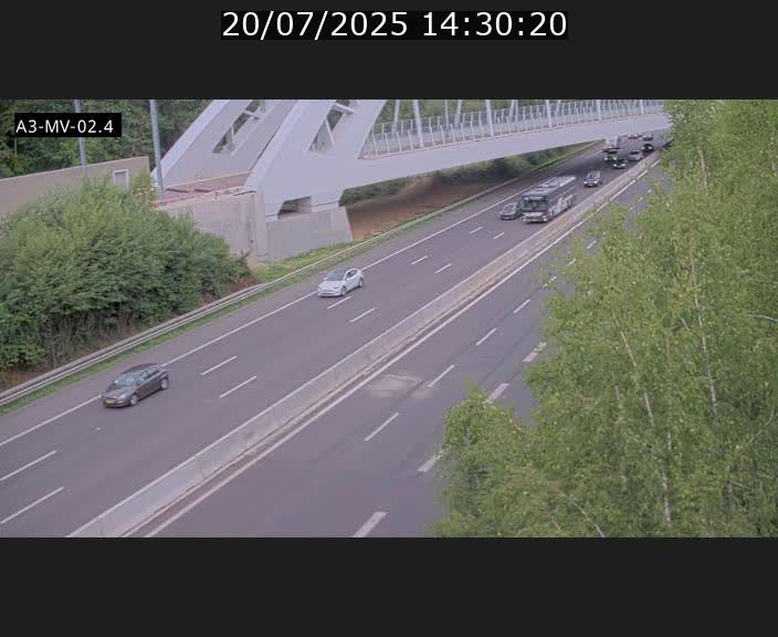 Webcam autoroute de la France (A3) au Luxembourg à Fentange, à proximité de la Croix de Gasperich. Vue orientée vers la Cloche d'Or