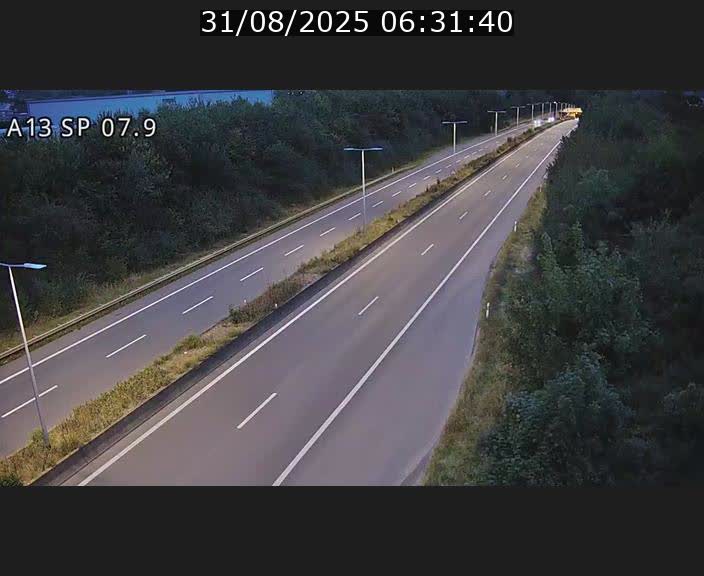Traffic live webcam Luxembourg Jonction Lankelz - A13 direction Pétange - BK 7.9