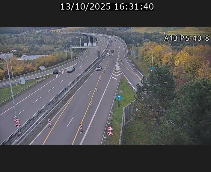 Webcam autoroute A13 à la sortie est du tunnel Markusbierg à Schengen. Vue sur le pont de la Moselle, vers l'Allemagne