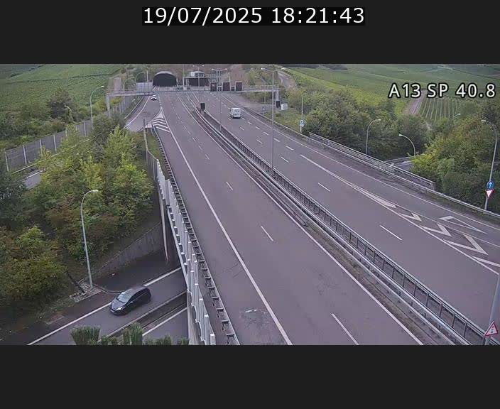 Webcam avec vue sur l'entrée côté allemand du tunnel Markusbierg à Schengen. Vue orientée vers le tunnel et Bettembourg