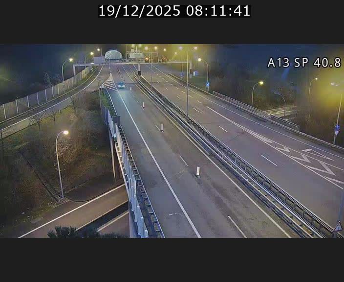 Webcam avec vue sur l'entrée côté allemand du tunnel Markusbierg à Schengen. Vue orientée vers le tunnel et Bettembourg
