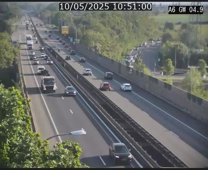 Traffic live webcam Luxembourg Croix de Cessange - A6 - BK 4.9 - direction Belgique