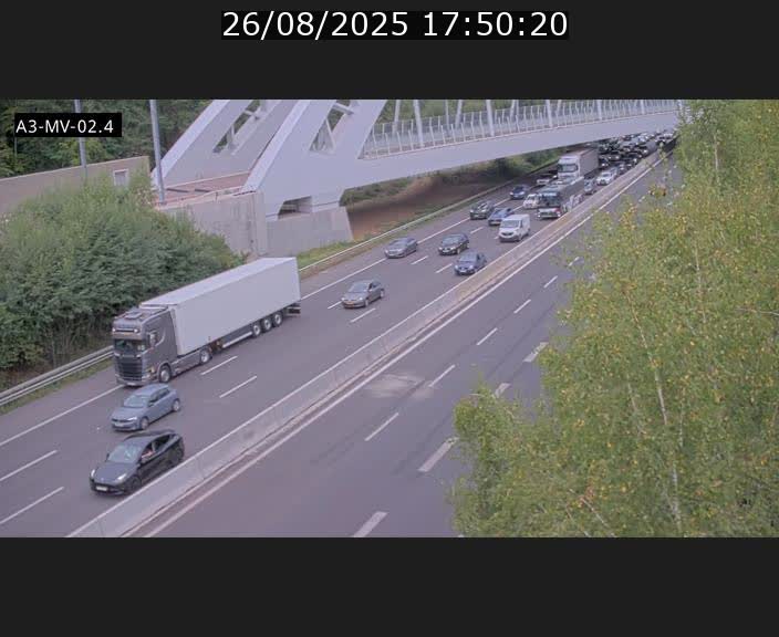 Webcam autoroute de la France (A3) au Luxembourg à Fentange, à proximité de la Croix de Gasperich. Vue orientée vers la Cloche d'Or
