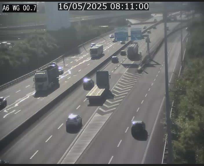 Traffic live webcam Luxembourg Croix de Cessange - A6 - BK 0.7 - direction A3 France