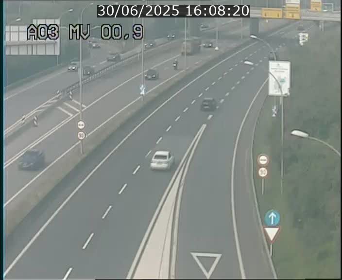 Traffic live webcam Luxembourg Croix de Gasperich - A3 - BK 0.4 - direction Luxembourg
