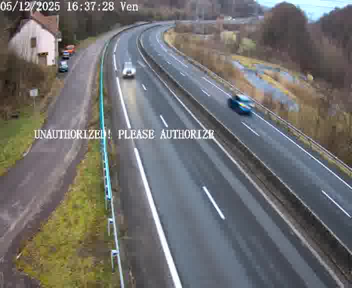 Webcam sur la D910 située dans la Côte des 4 vents. Vue orientée vers le bas, vers Saint-Avold.