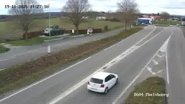 Webcam de surveillance sur D604 (France) à Phalsbourg, cadrée vers Phalsbourg, proposant une information routière utile aux déplacements quotidiens.