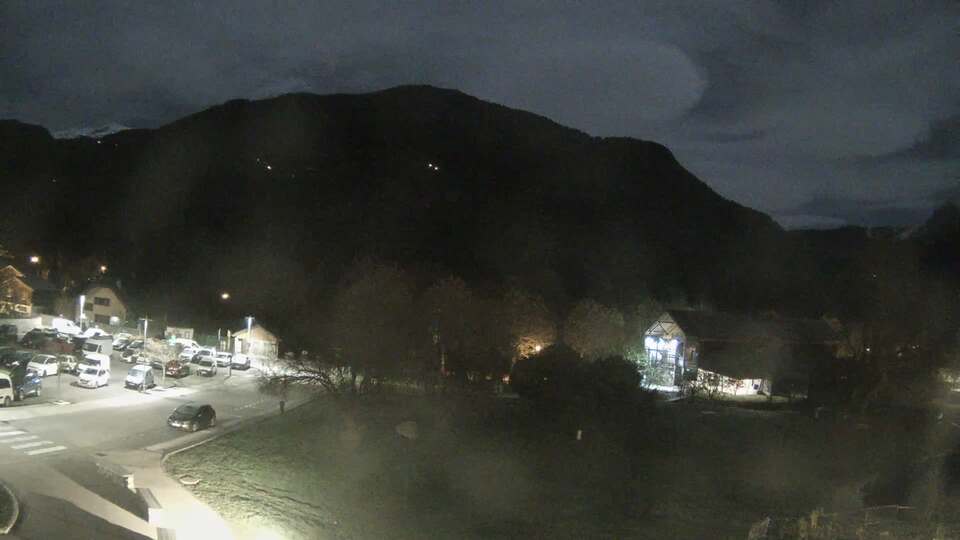 Webcam au niveau de la mairie du village du Bourg d'Oisans, aux pieds de l'Alpe d'Huez et aux portes du parc des Écrins