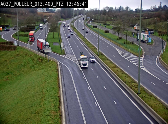 Webcam A27/E42 avec vue sur le parking de l'aire de Polleur, après le Viaduc de Polleur à Theux. Vue orientée vers Liège