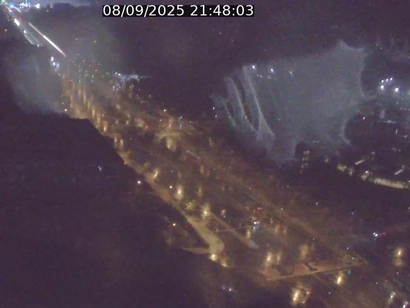 Webcam sur l'avenue John Fitzgerald Kennedy (N51) avec vue sur le Pont rouge (Pont Grande Duchesse Charlotte), l'arrêt Pfaffenthal et l'entrée du quartier Kirchberg
