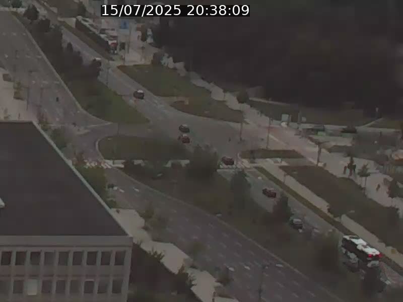 Webcam sur l'avenue John Fitzgerald Kennedy (N51) avec vue sur le Pont rouge (Pont Grande Duchesse Charlotte), l'arrêt Pfaffenthal et l'entrée du quartier Kirchberg