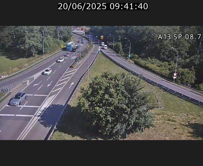 Traffic live webcam Luxembourg Jonction Lankelz - A13 direction Pétange - BK 8.7 