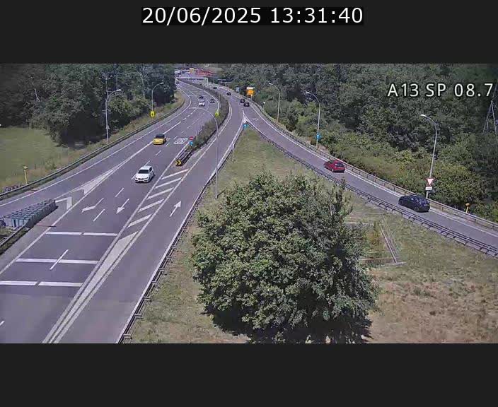 Traffic live webcam Luxembourg Jonction Lankelz - A13 direction Pétange - BK 8.7 