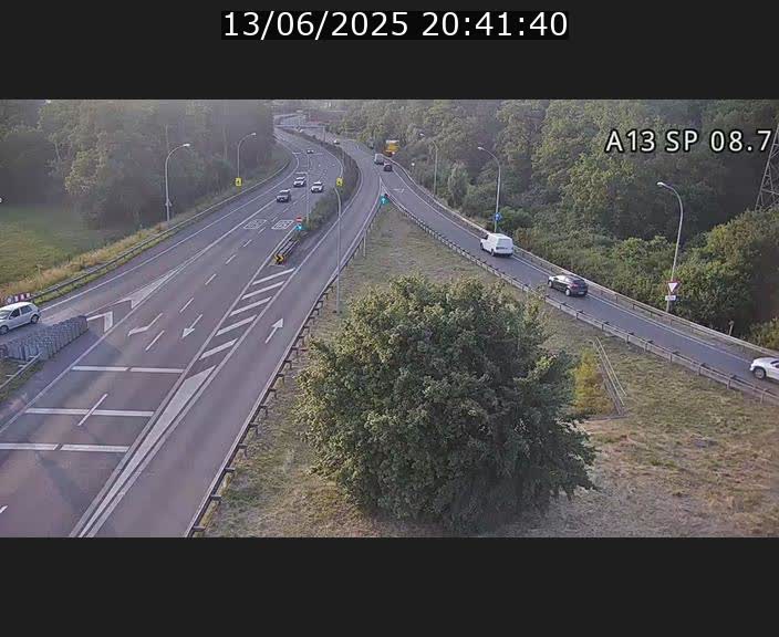 Traffic live webcam Luxembourg Jonction Lankelz - A13 direction Pétange - BK 8.7 