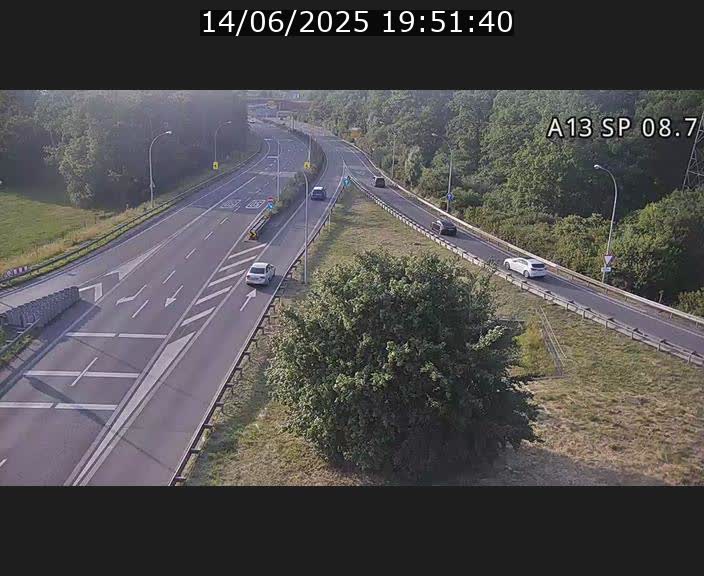Traffic live webcam Luxembourg Jonction Lankelz - A13 direction Pétange - BK 8.7 