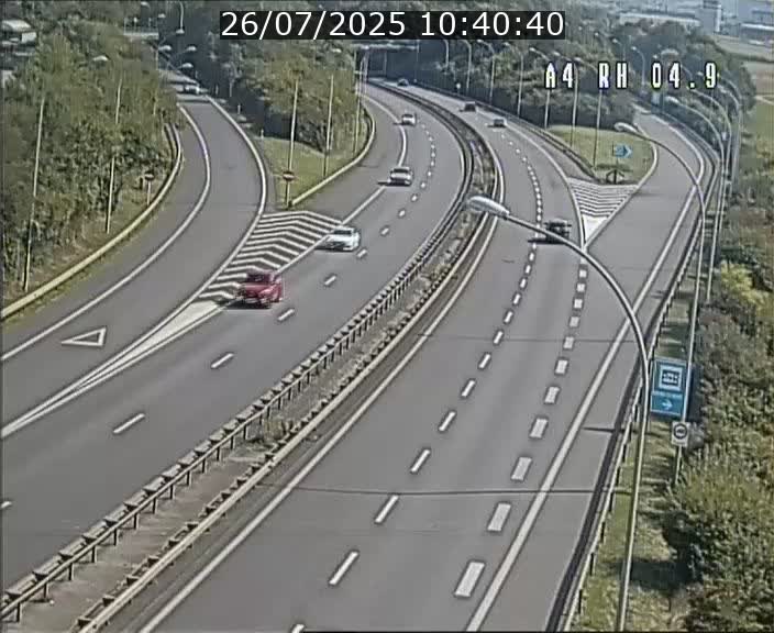 Traffic live webcam Luxembourg Leudelange - A4 - BK 4.9 - direction Luxembourg
