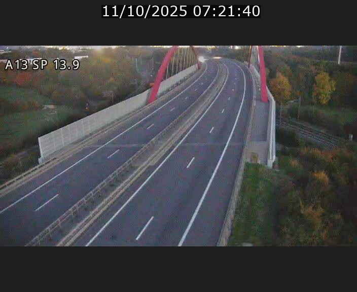 Traffic live webcam Luxembourg Kayl - A13 direction Esch-sur-Alzette/Luxembourg-ville - BK 13.9