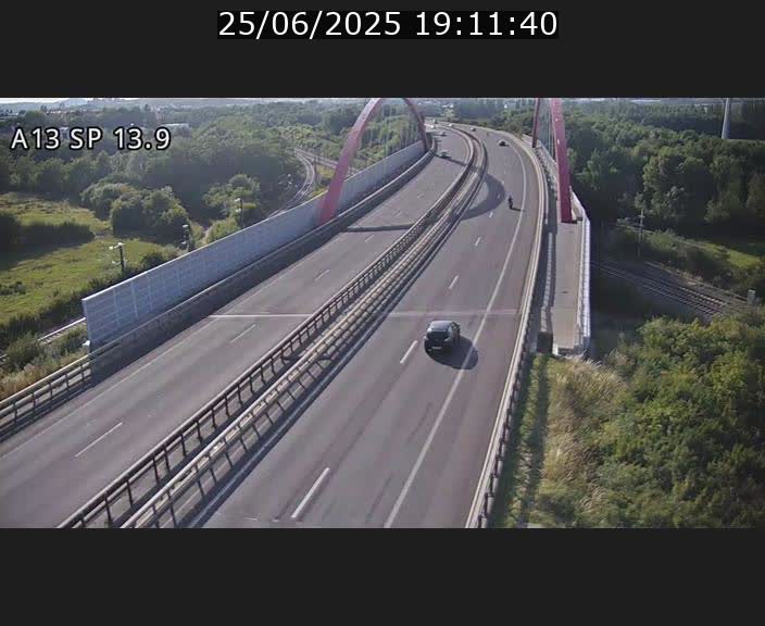 Traffic live webcam Luxembourg Kayl - A13 direction Esch-sur-Alzette/Luxembourg-ville - BK 13.9