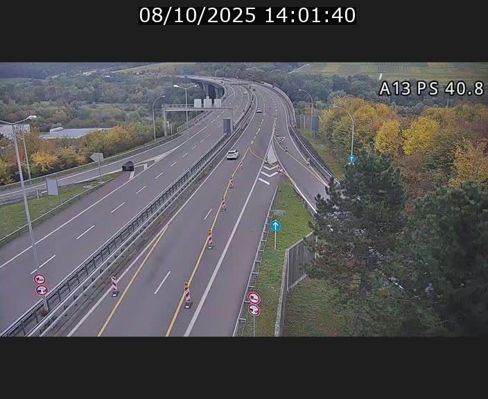 Webcam autoroute A13 à la sortie est du tunnel Markusbierg à Schengen. Vue sur le pont de la Moselle, vers l'Allemagne