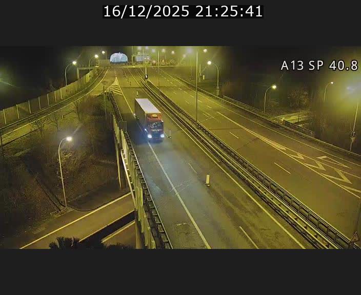 Webcam avec vue sur l'entrée côté allemand du tunnel Markusbierg à Schengen. Vue orientée vers le tunnel et Bettembourg