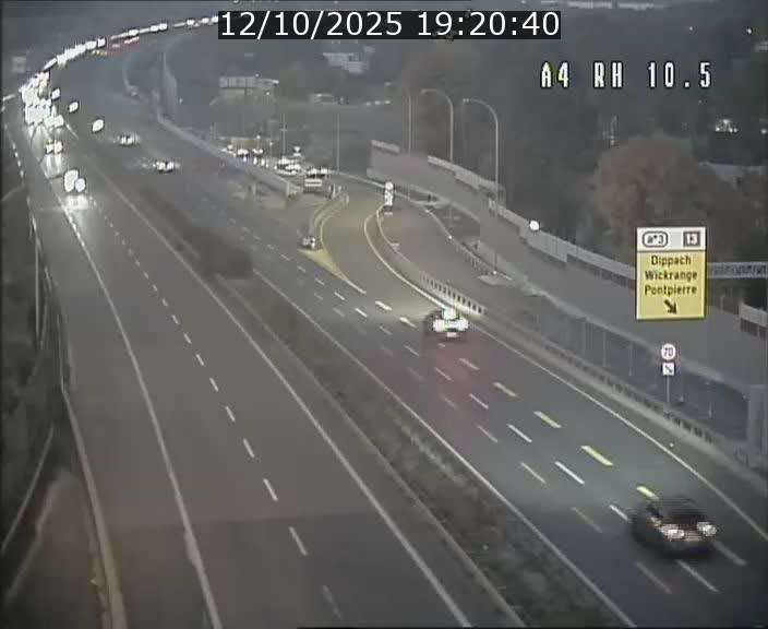 Traffic live webcam Luxembourg Pontpierre - A4 - BK 10.5 - direction Luxembourg