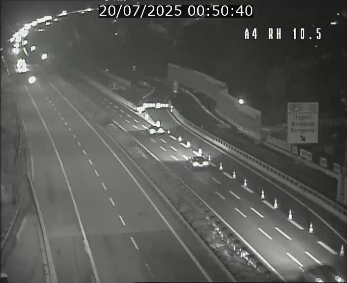 Traffic live webcam Luxembourg Pontpierre - A4 - BK 10.5 - direction Luxembourg
