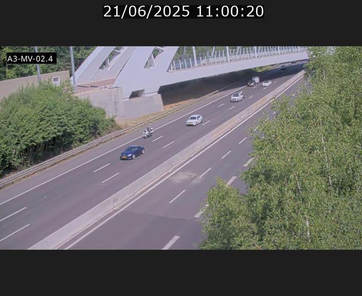 Webcam autoroute de la France (A3) au Luxembourg à Fentange, à proximité de la Croix de Gasperich. Vue orientée vers la Cloche d'Or