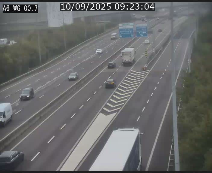 Traffic live webcam Luxembourg Croix de Cessange - A6 - BK 0.7 - direction A3 France