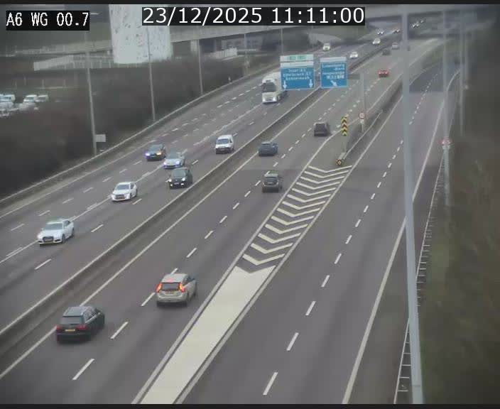Traffic live webcam Luxembourg Croix de Cessange - A6 - BK 0.7 - direction A3 France