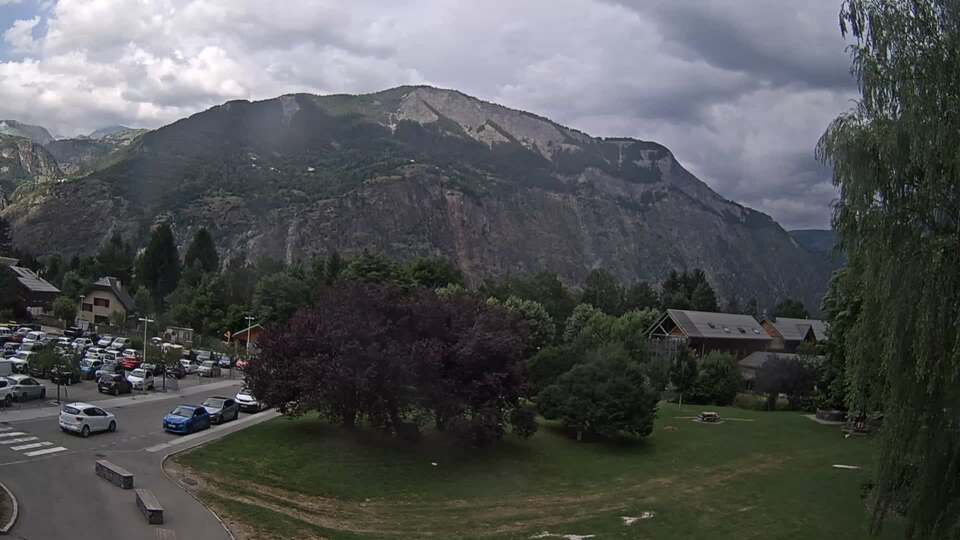 Webcam au niveau de la mairie du village du Bourg d'Oisans, aux pieds de l'Alpe d'Huez et aux portes du parc des Écrins